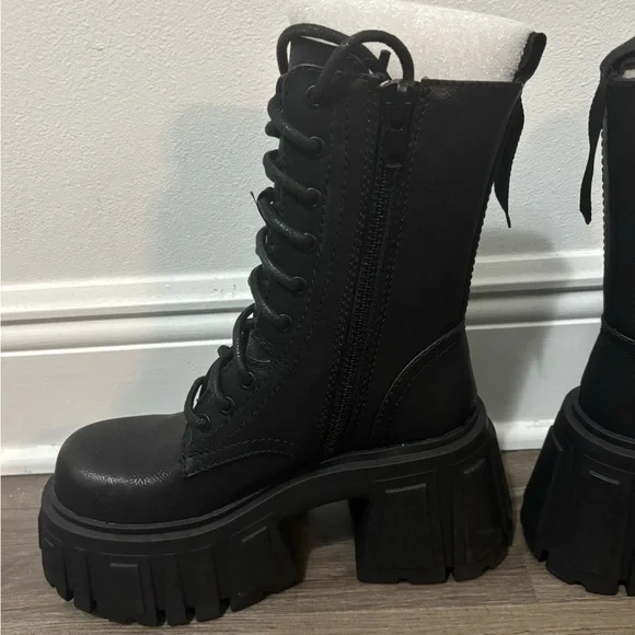 NWOB Dolls Kill / Widow For All Eternity Platform Boots - Picture 6 of 9